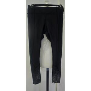 Lululemon black tights leggings size 6  preowned women's dot pattern